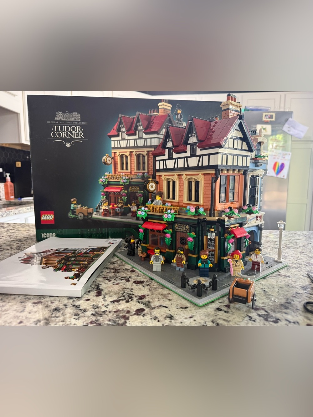 LEGO Icons 10350 Tudor Corner Modular Building Box Instructions
